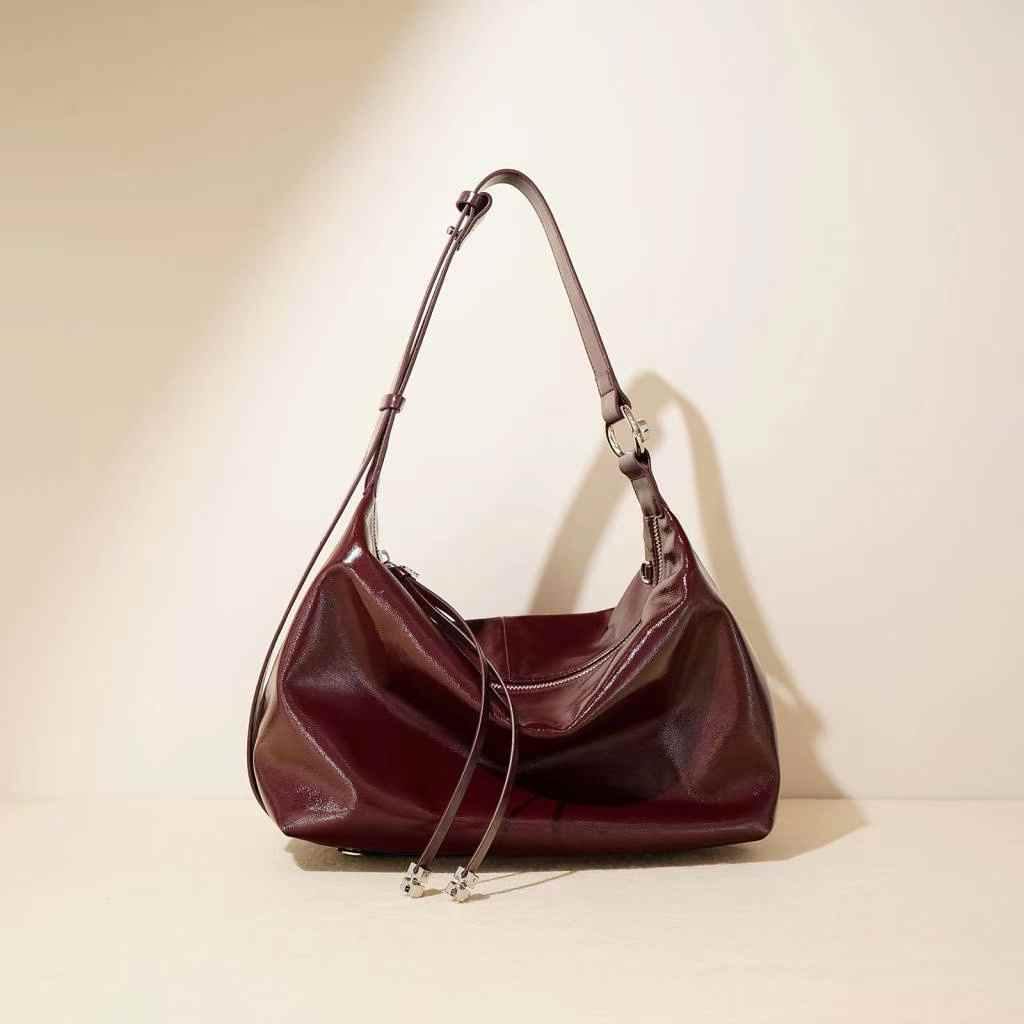 Classic Leather Hobo Bag “Timeless Elegance”