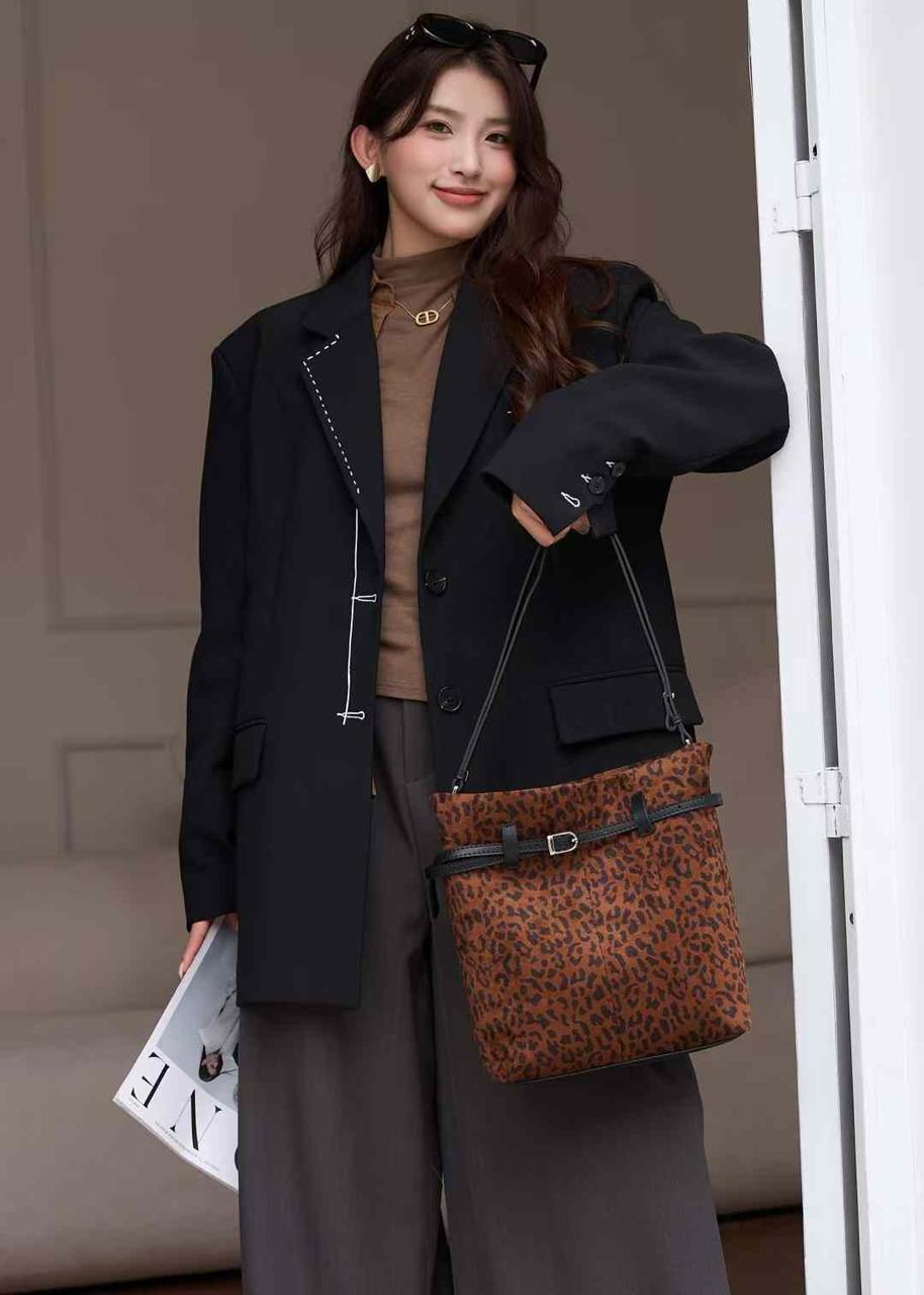 Tote Bag “Noir Elegance” – The Perfect Blend of Style and Comfort