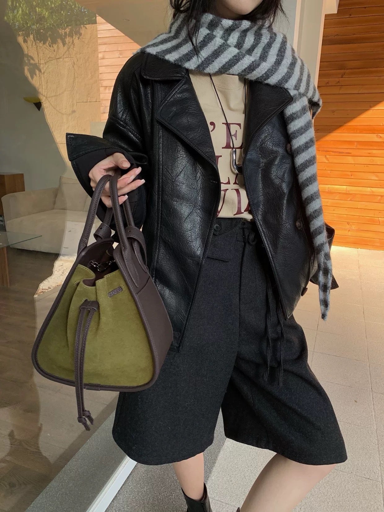 Darina – Elegant Shoulder Bag with Top Handle & Adjustable Strap