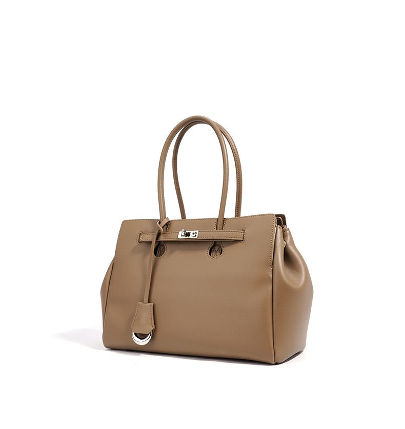 “Urban Elegance” — Genuine Leather Handbag. Women’s shoulder bag