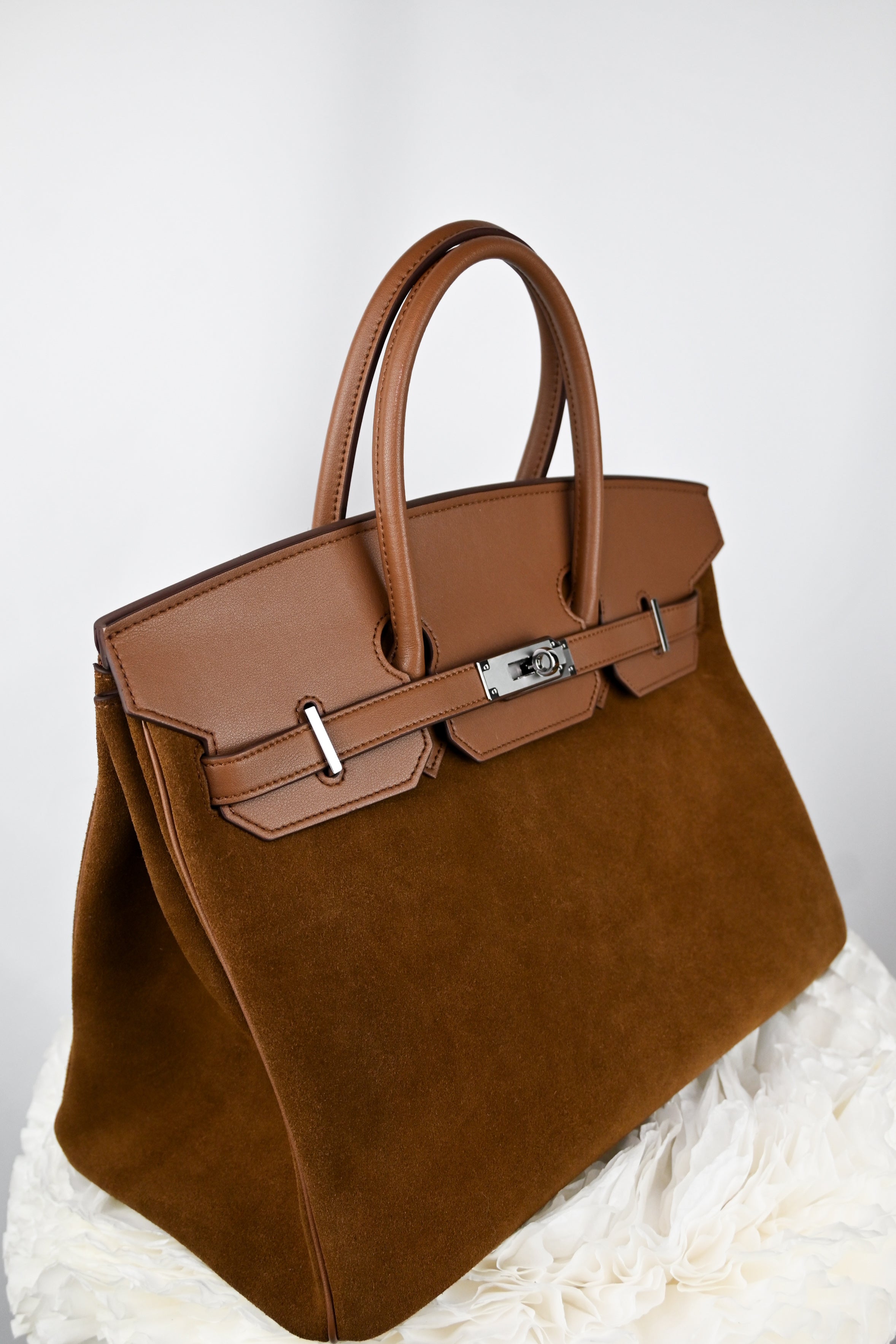 “Italia Suede Luxe” – Timeless Italian Craftsmanship in Leather & Suede