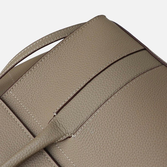 Elegance Luxe: Genuine Grained Leather Bag – The Epitome of Elegance and Comfort