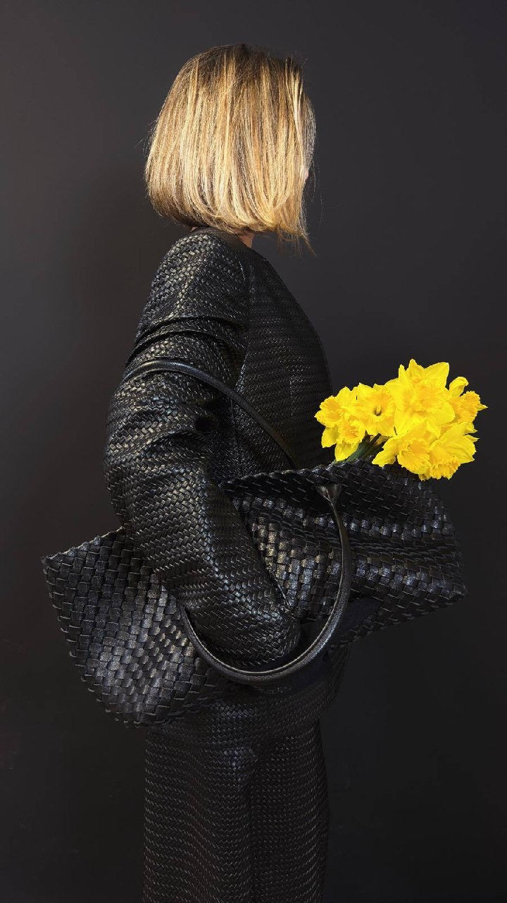 Noir Weave — Shoulder Shopper Bag. Elegance in Every Detail. Made in Italy