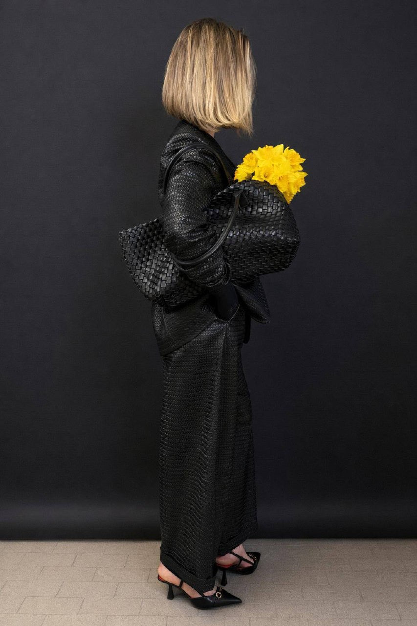 Noir Weave — Shoulder Shopper Bag. Elegance in Every Detail. Made in Italy