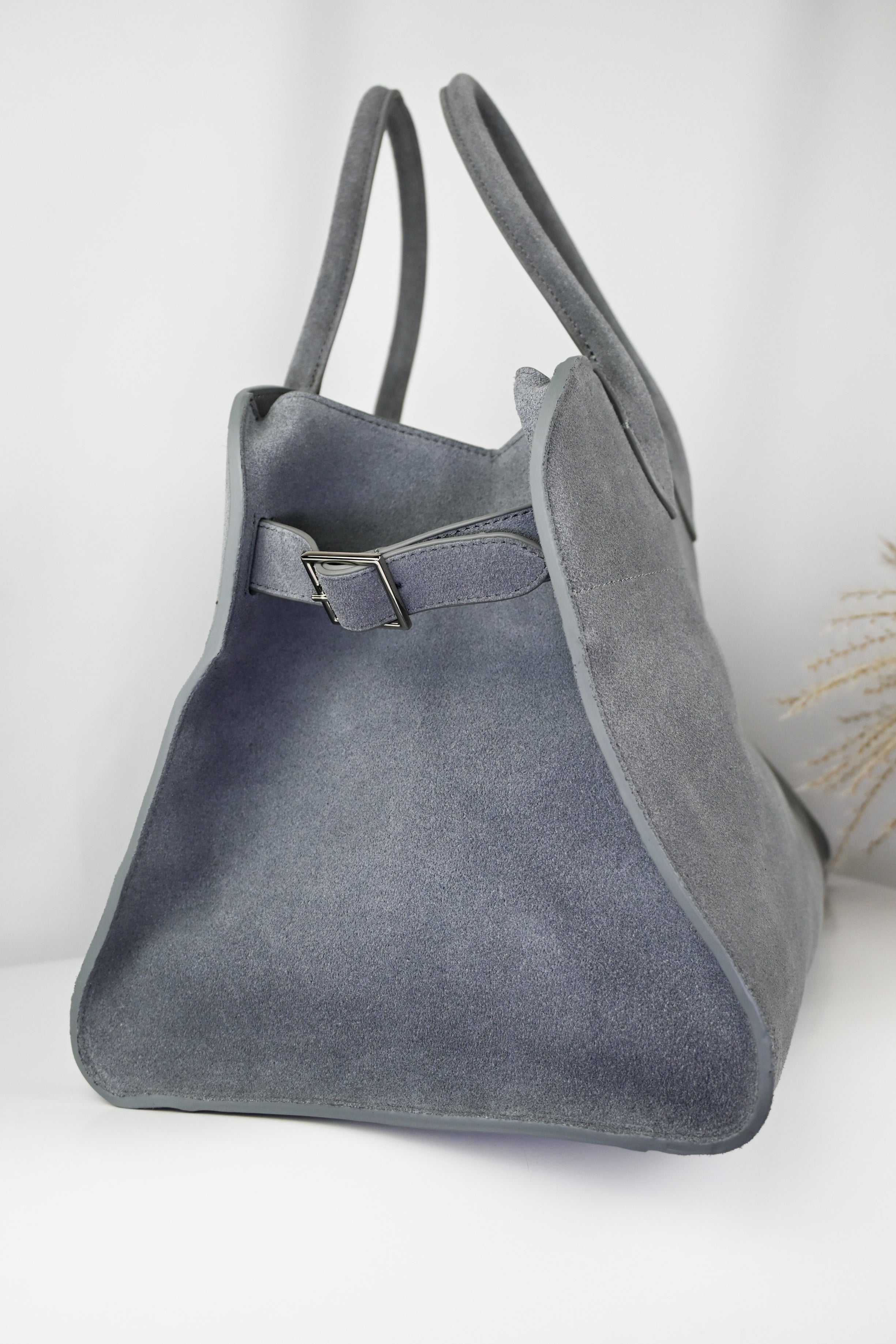 Velour Elegance – The Ultimate Italian Suede Handbag