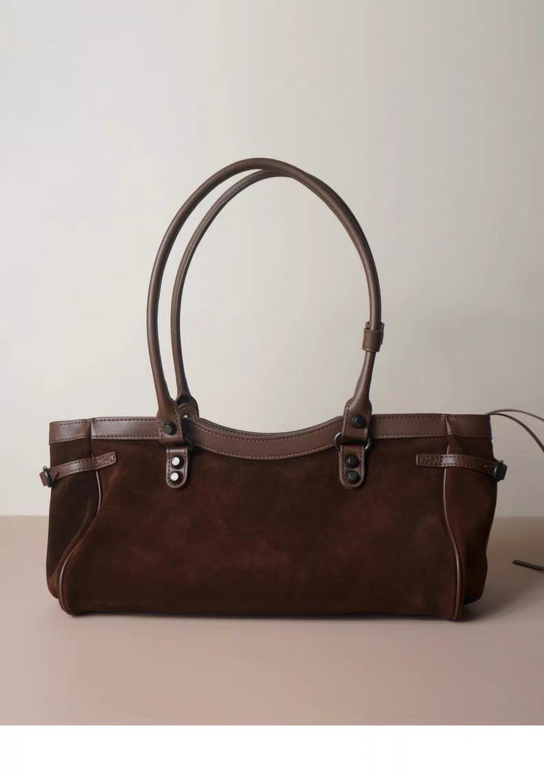 “Terra Brown” — a stylish leather bag with character