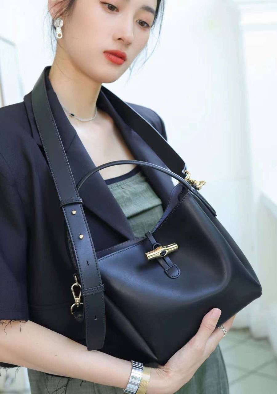 “Aura” — Elegant Genuine Leather Bag