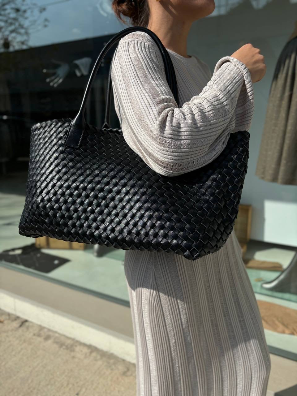 Noir Weave — Shoulder Shopper Bag. Elegance in Every Detail. Made in Italy