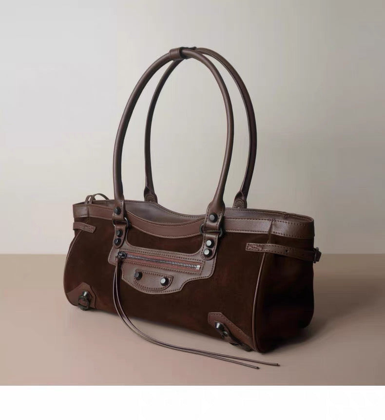 “Terra Brown” — a stylish leather bag with character