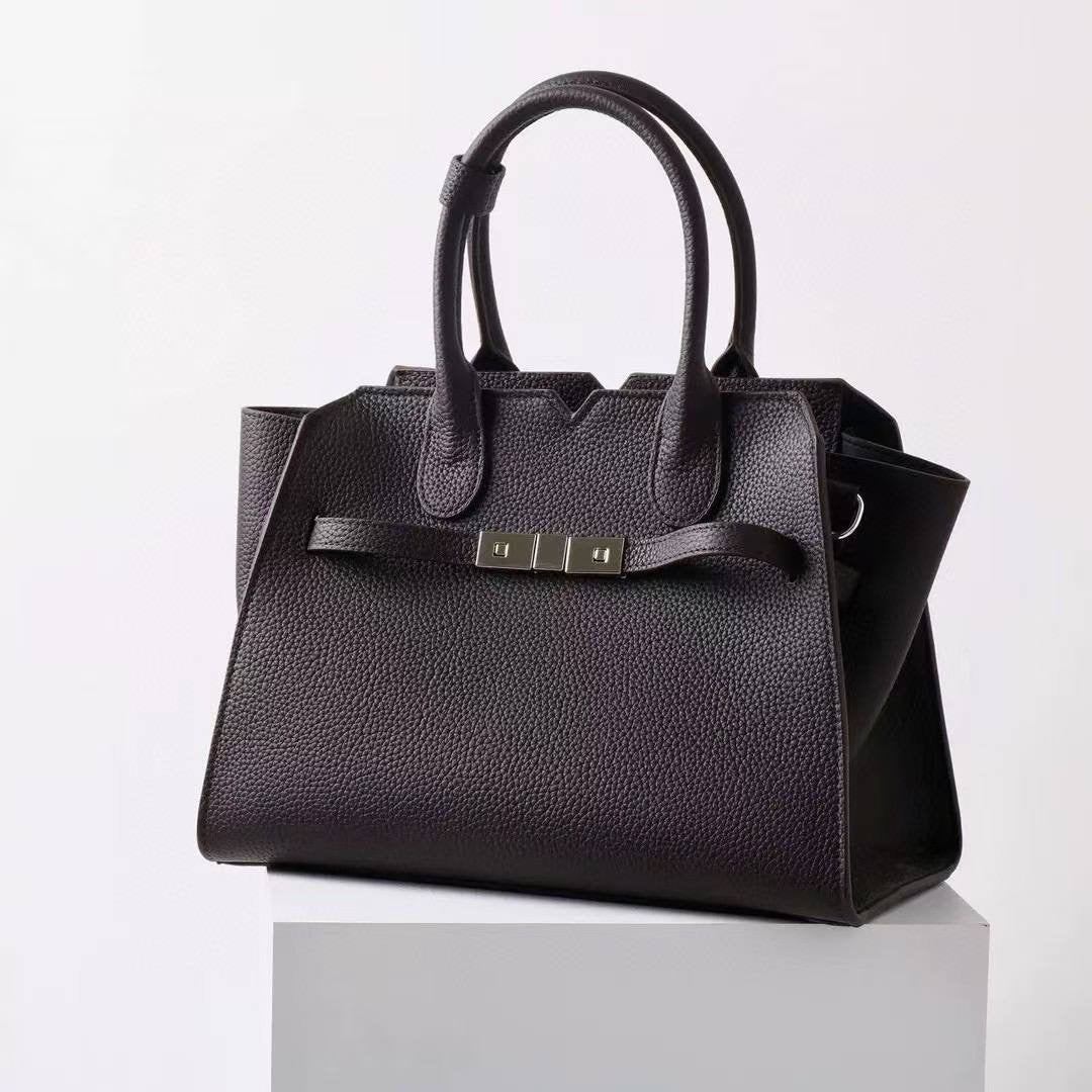 “Luna Classica” Bag — Genuine Leather, Premium Hardware, Timeless Elegance