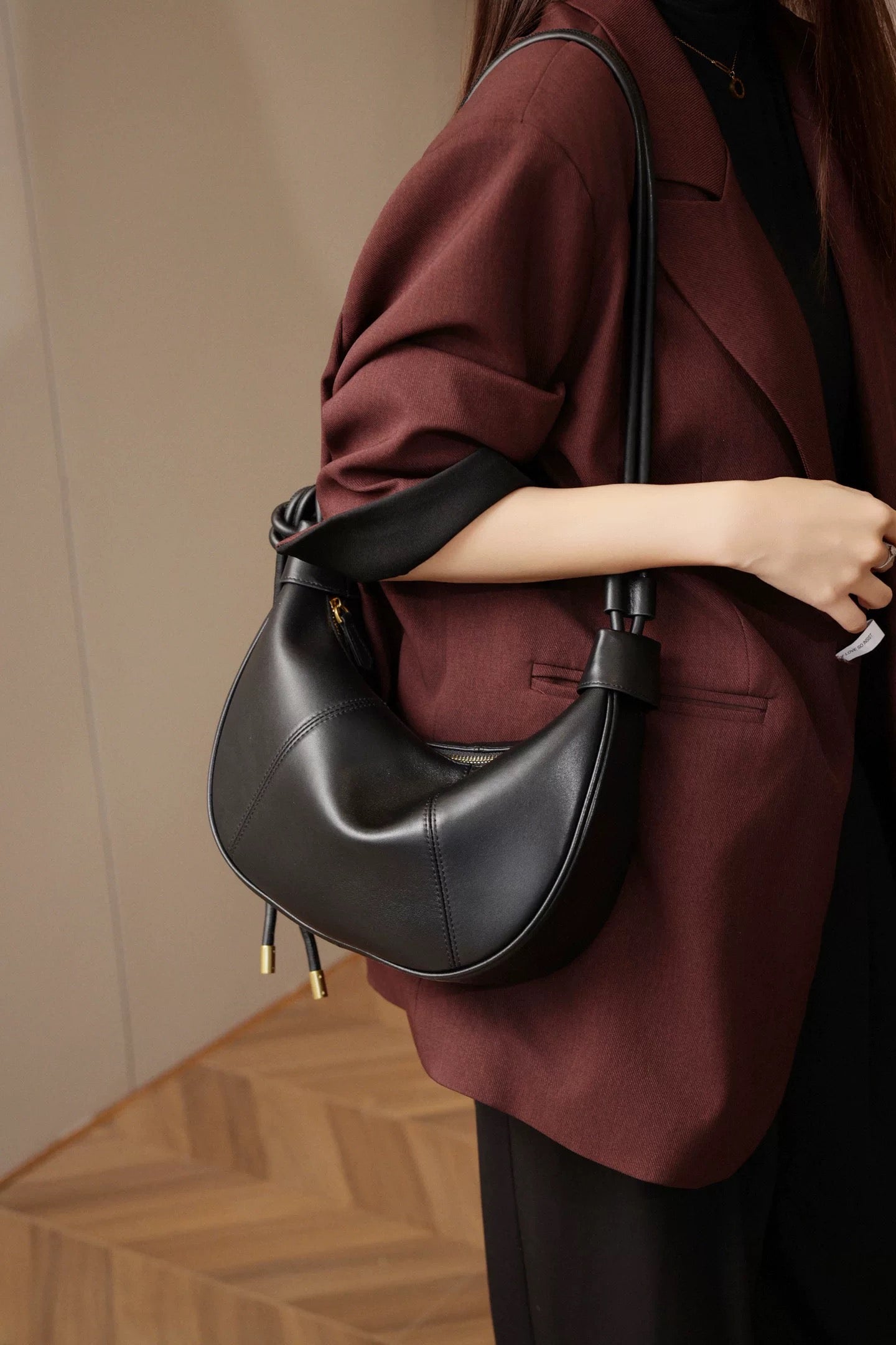 Elegant Adjustable Leather Shoulder Bag