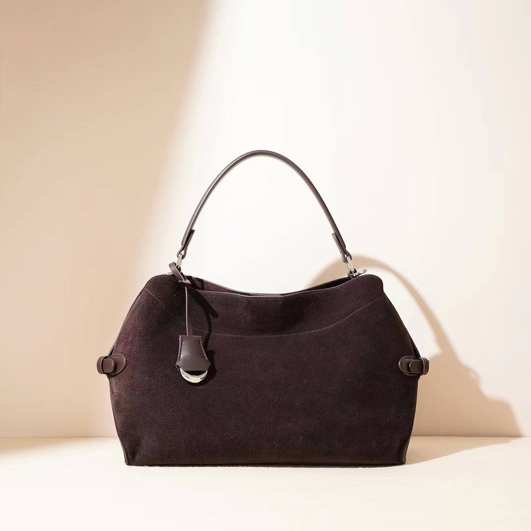 Avenue Luxe — Elegant Bag in Two Materials