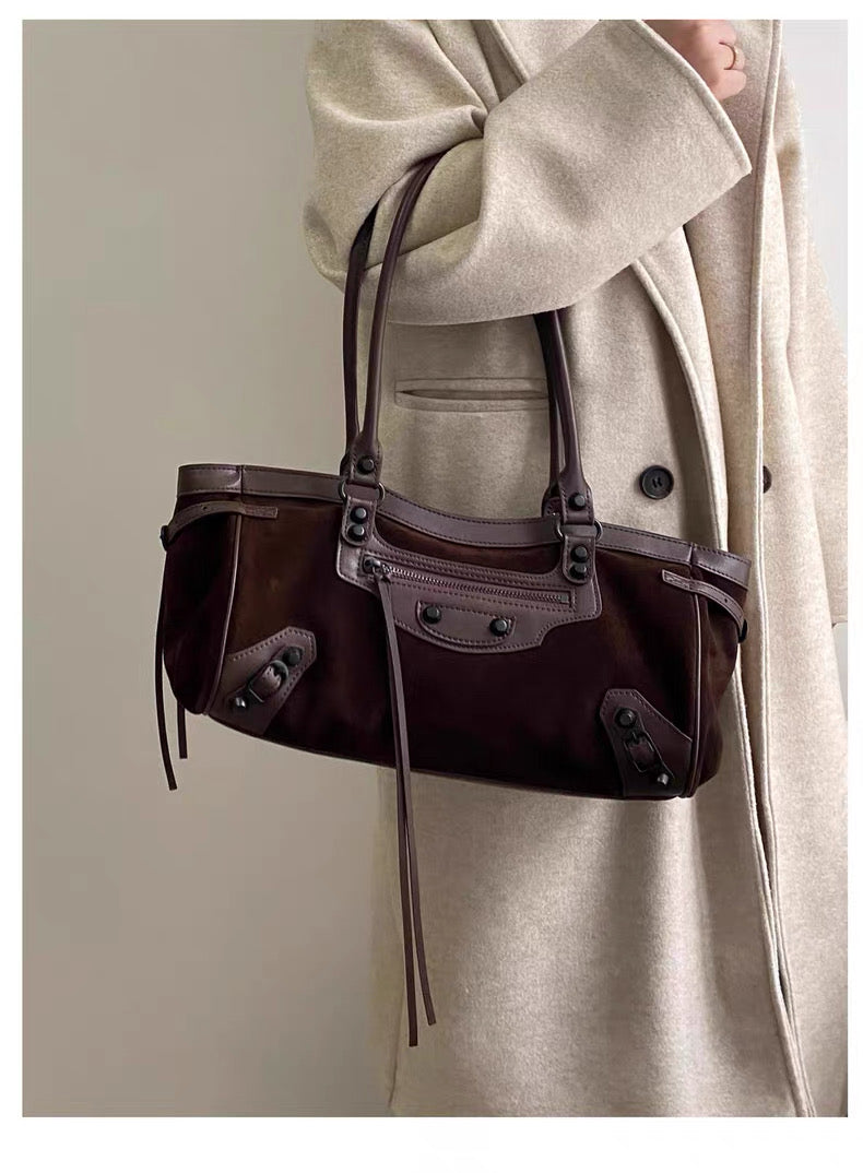 “Terra Brown” — a stylish leather bag with character