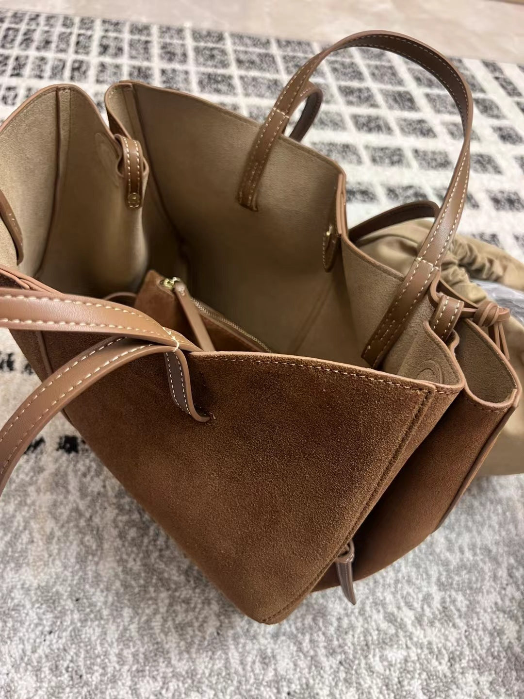Vittoria Bag – Timeless Elegance and Luxury