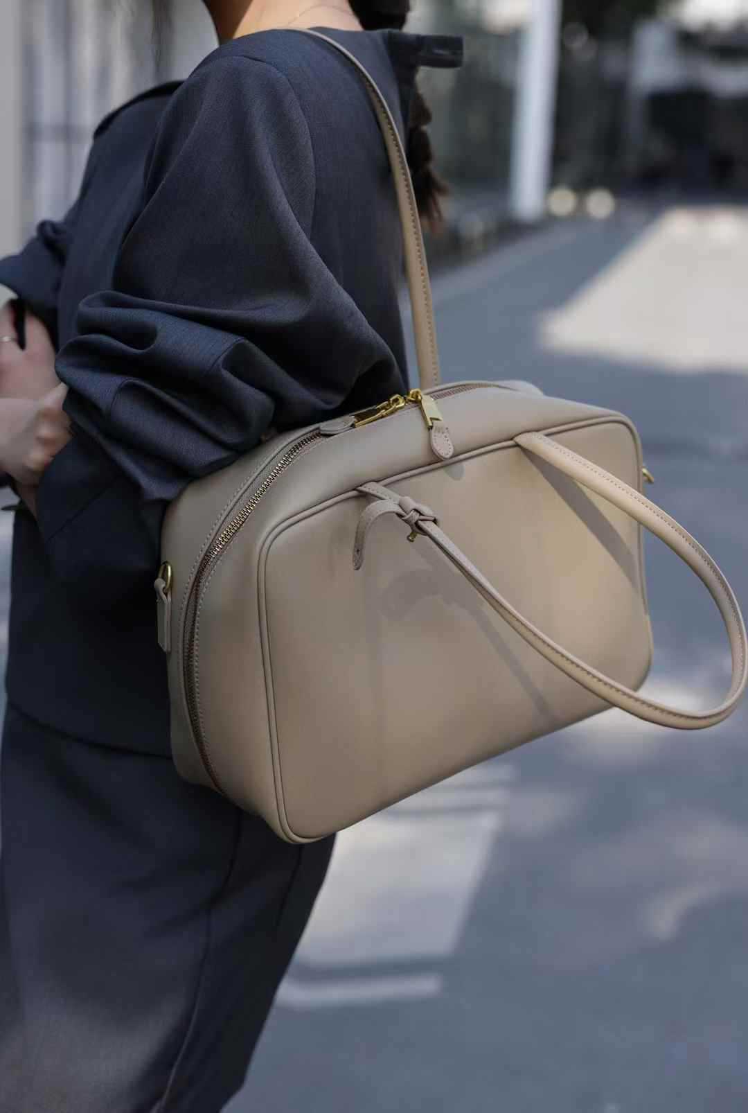 Linea Eleganza — Classic Genuine Leather Bag with Adjustable Strap