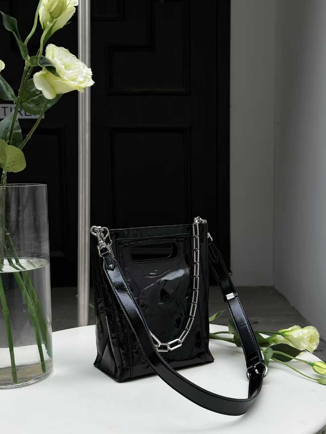Urban Icon — Genuine Leather. Women’s crossbody bag