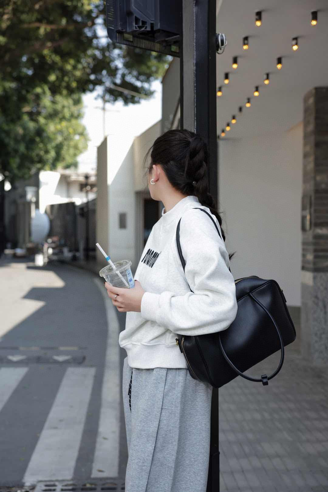 Linea Eleganza — Classic Genuine Leather Bag with Adjustable Strap