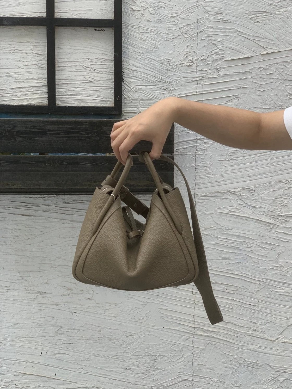 FormaLux | Premium Pebbled Leather Shoulder Bag