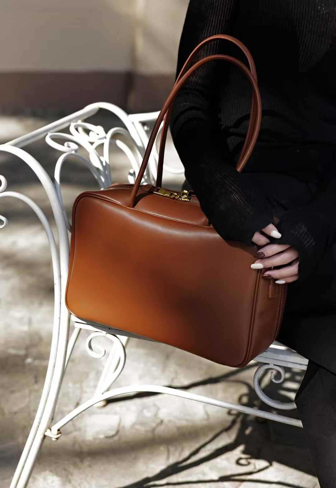 Linea Eleganza — Classic Genuine Leather Bag with Adjustable Strap