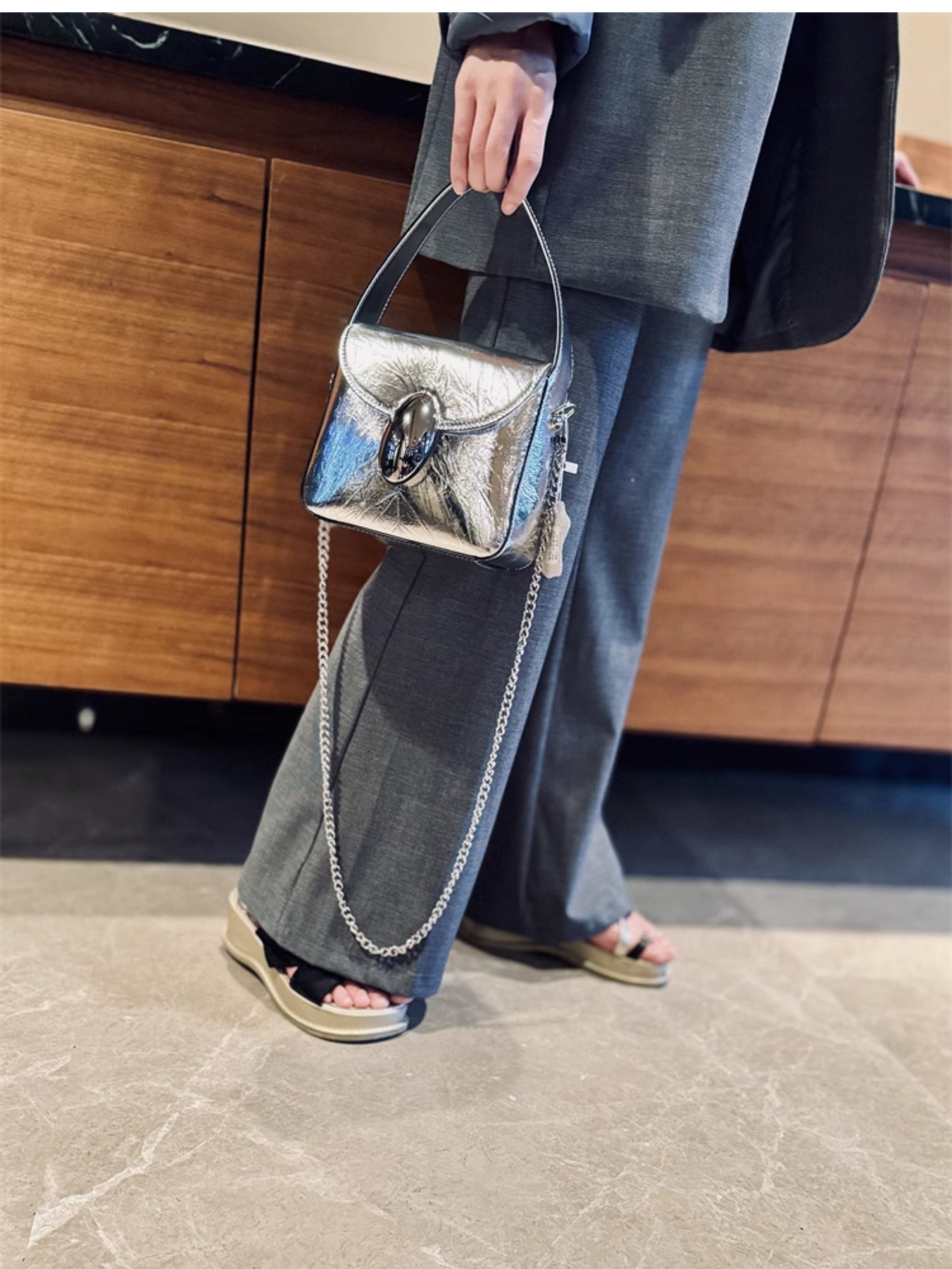 Genuine Leather Bag Silver Luxe – A Stylish Accessory for Everyday and Special Occasions