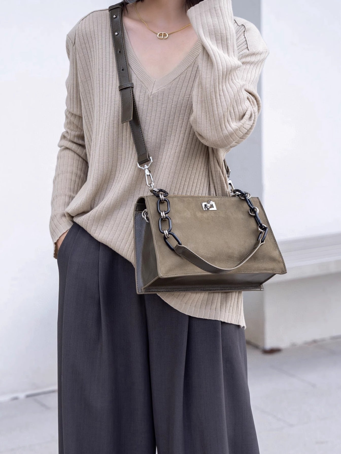 Celeste Chain Bag – A Statement of Luxury and Functionality