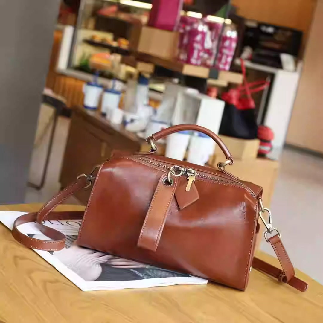 Lusso Belleza” – Genuine Leather Handbag with Versatile Strap