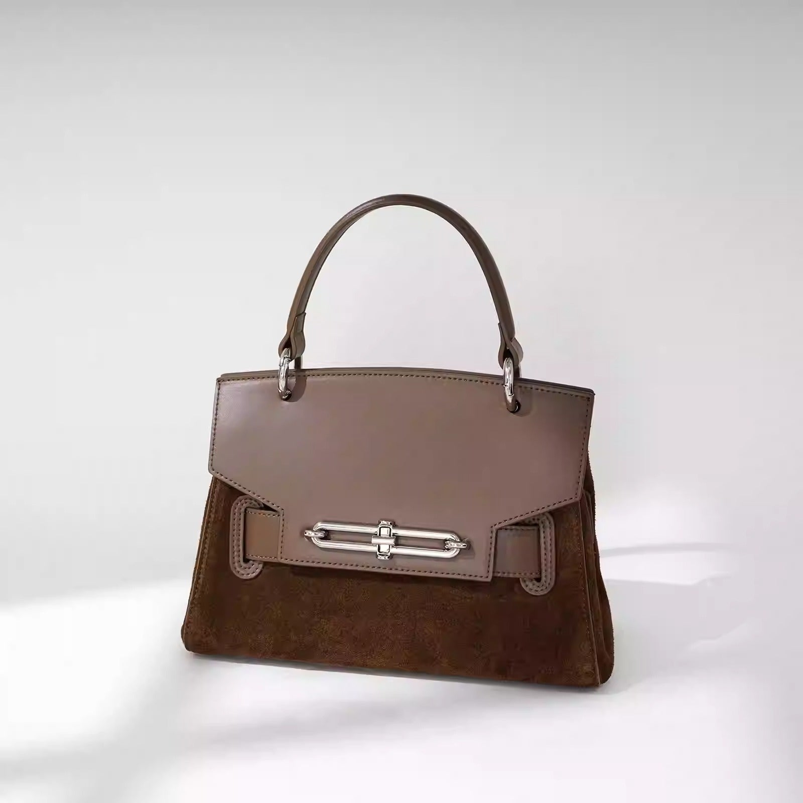 Elegance Chain Strap Shoulder Bag – Genuine Leather Crossbody for Everyday and Evening Style