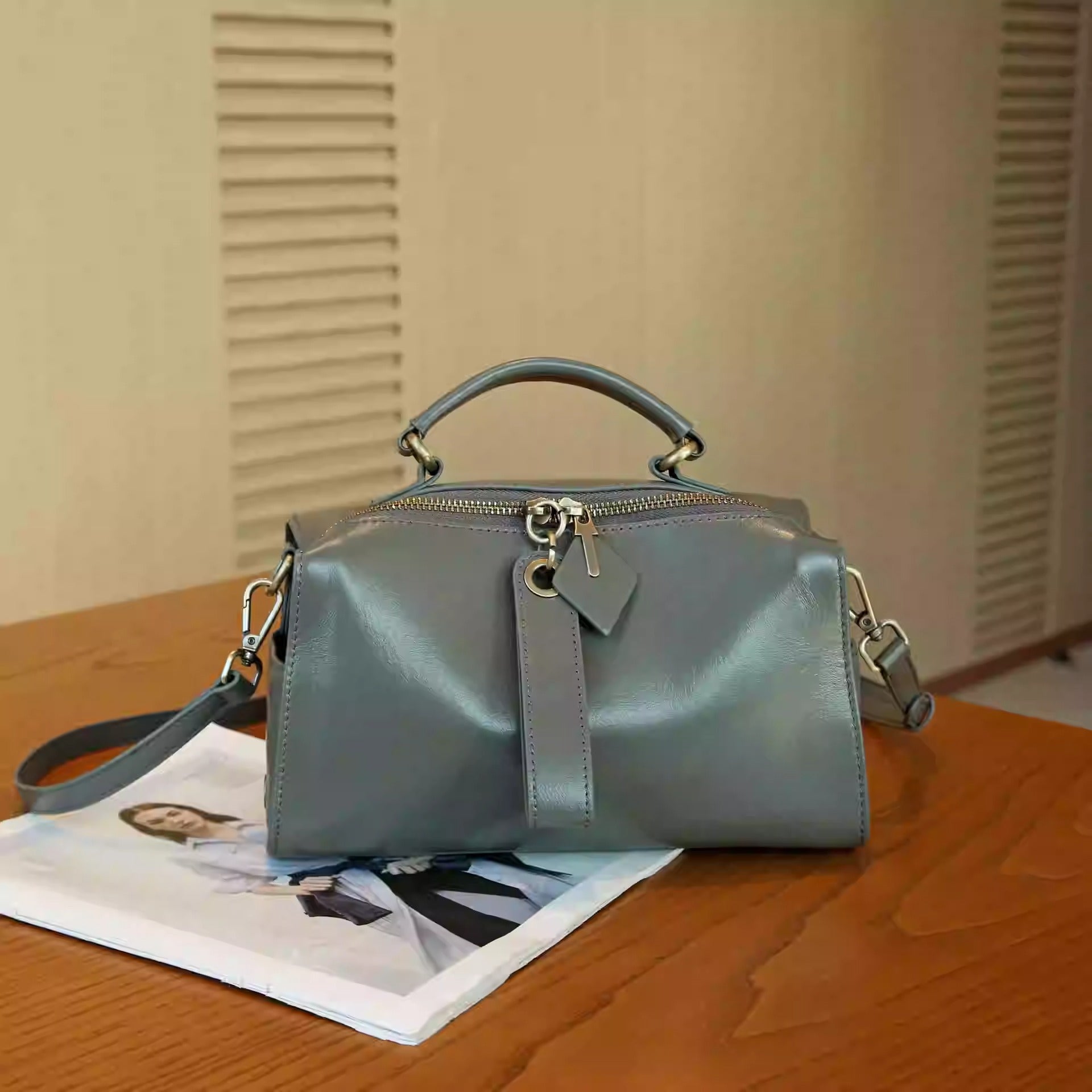 Lusso Belleza” – Genuine Leather Handbag with Versatile Strap