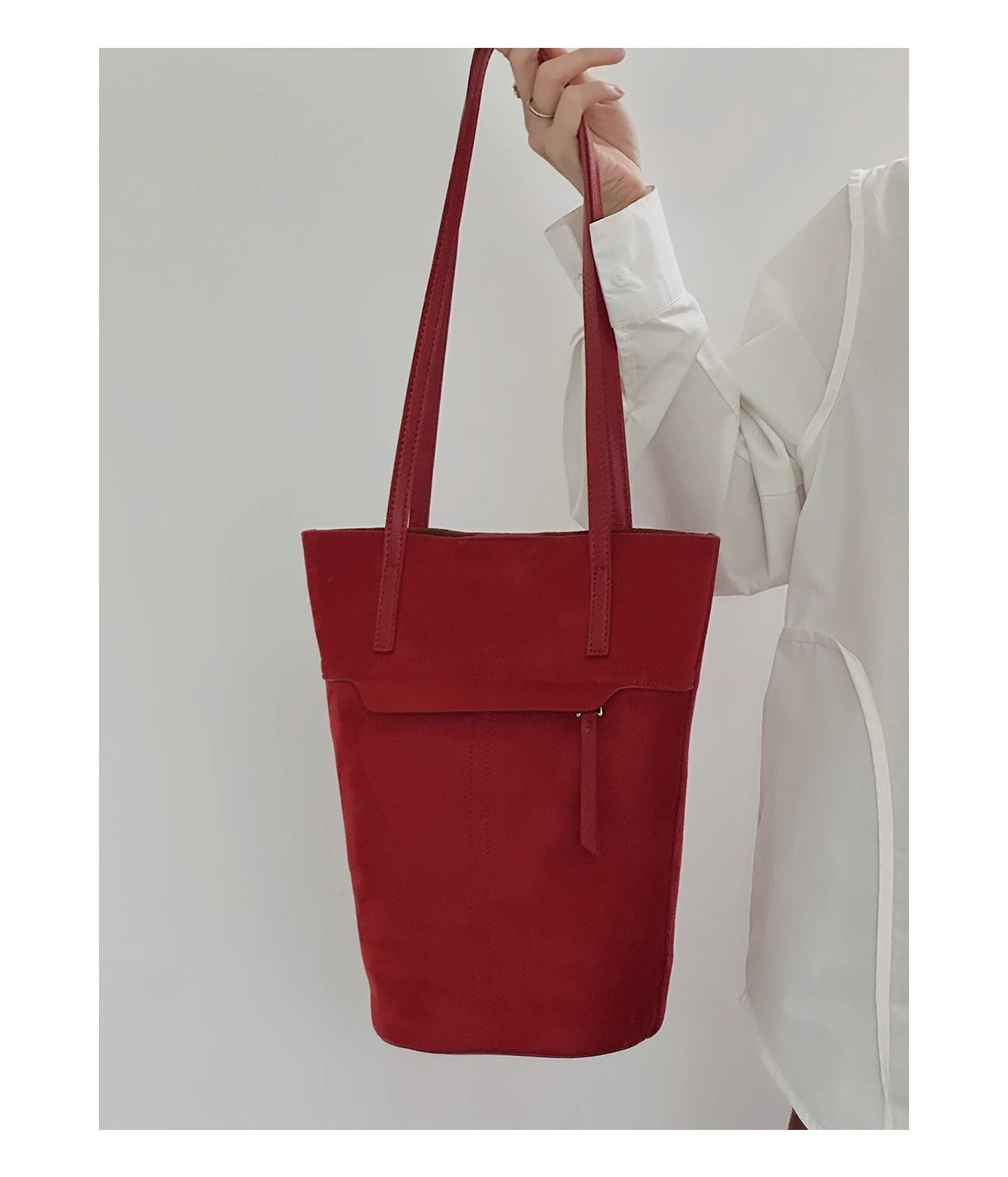 Elegant Barrel Bag in Genuine Leather and Suede