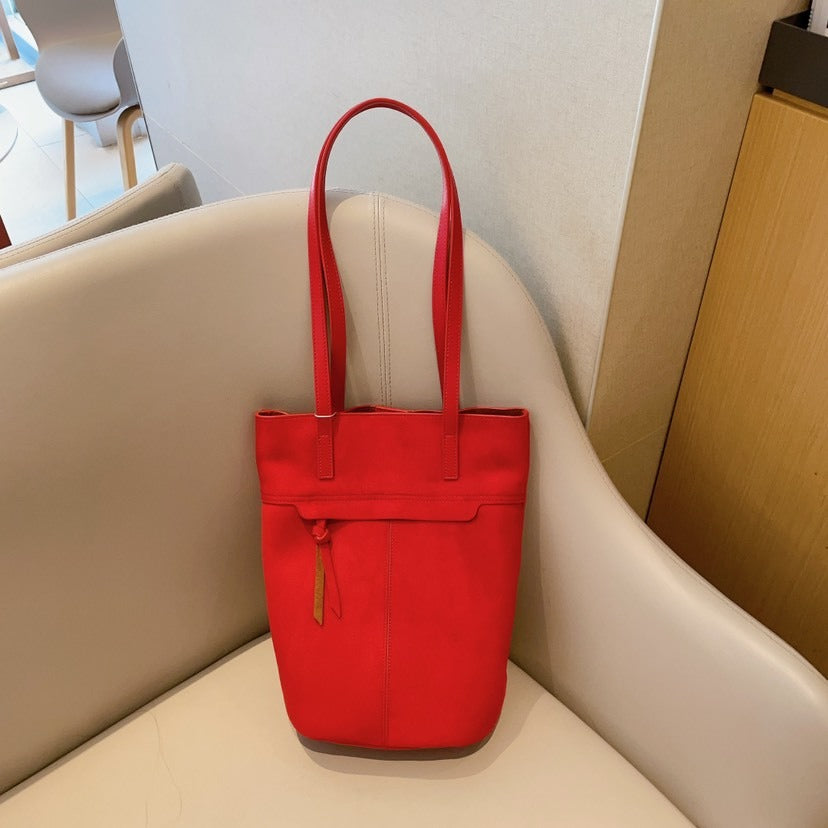Elegant Barrel Bag in Genuine Leather and Suede