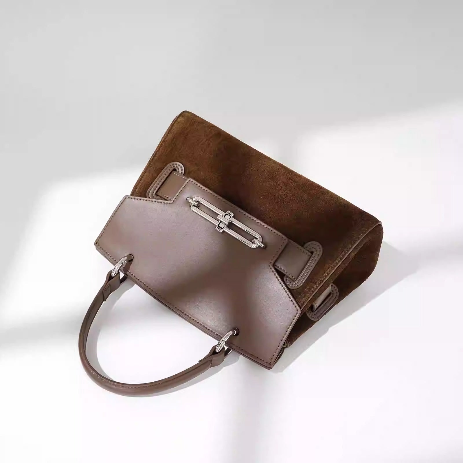 Elegance Chain Strap Shoulder Bag – Genuine Leather Crossbody for Everyday and Evening Style