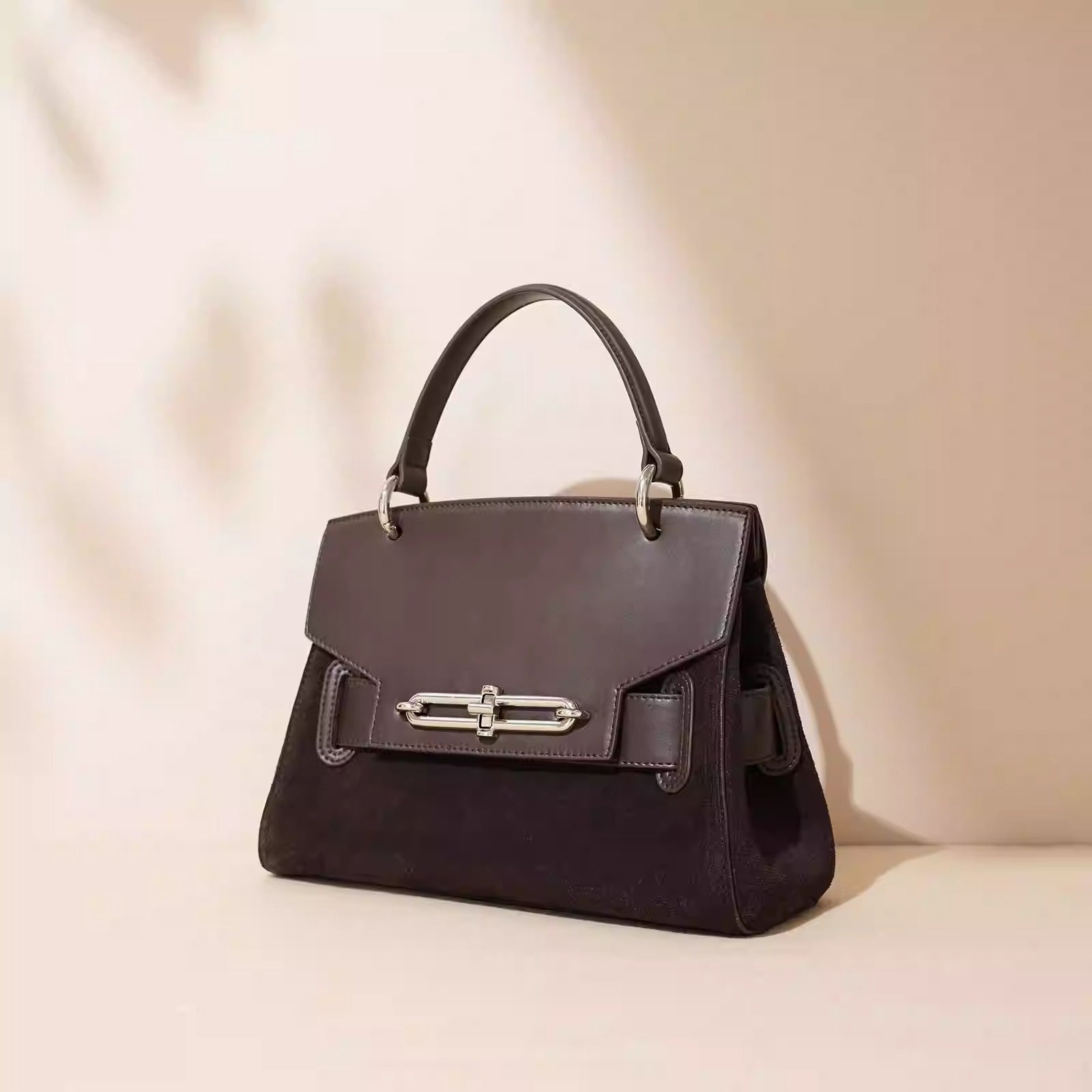 Elegance Chain Strap Shoulder Bag – Genuine Leather Crossbody for Everyday and Evening Style