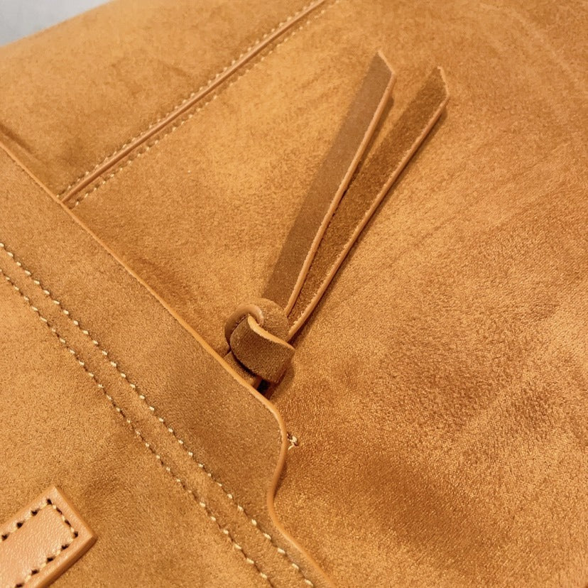 Elegant Barrel Bag in Genuine Leather and Suede