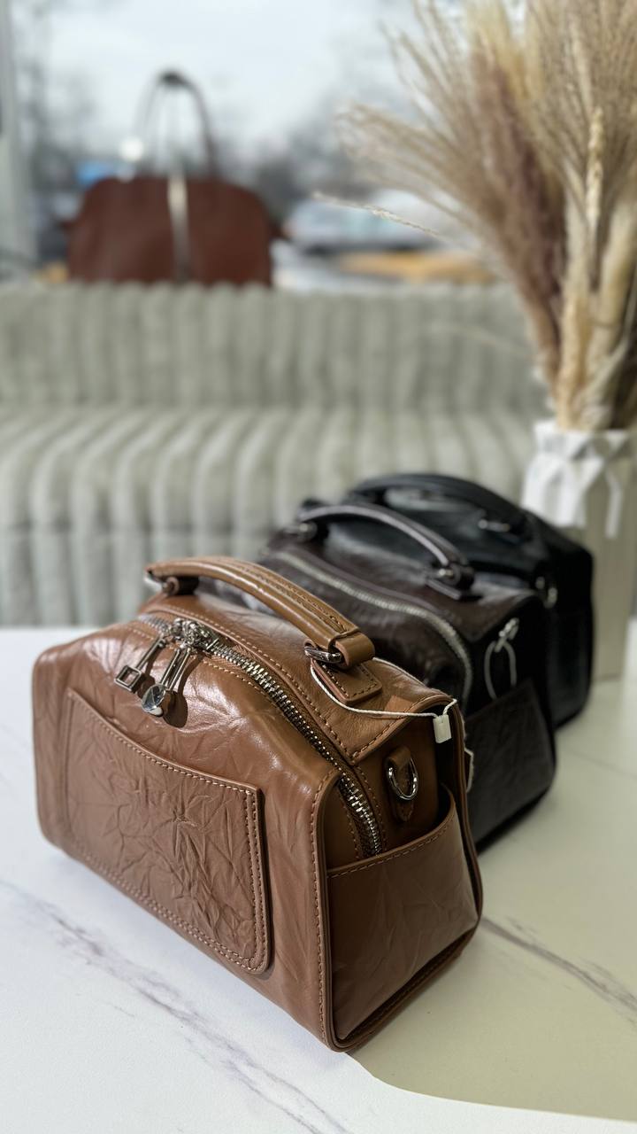 Timeless Elegance: The Luxe Genuine Leather Handbag with Shoulder Strap