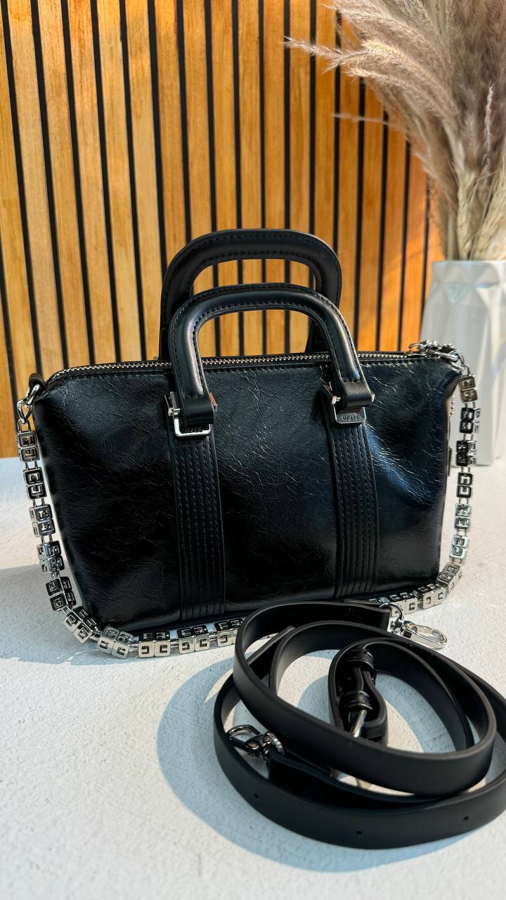Elegant Statement: Premium Leather Handbag