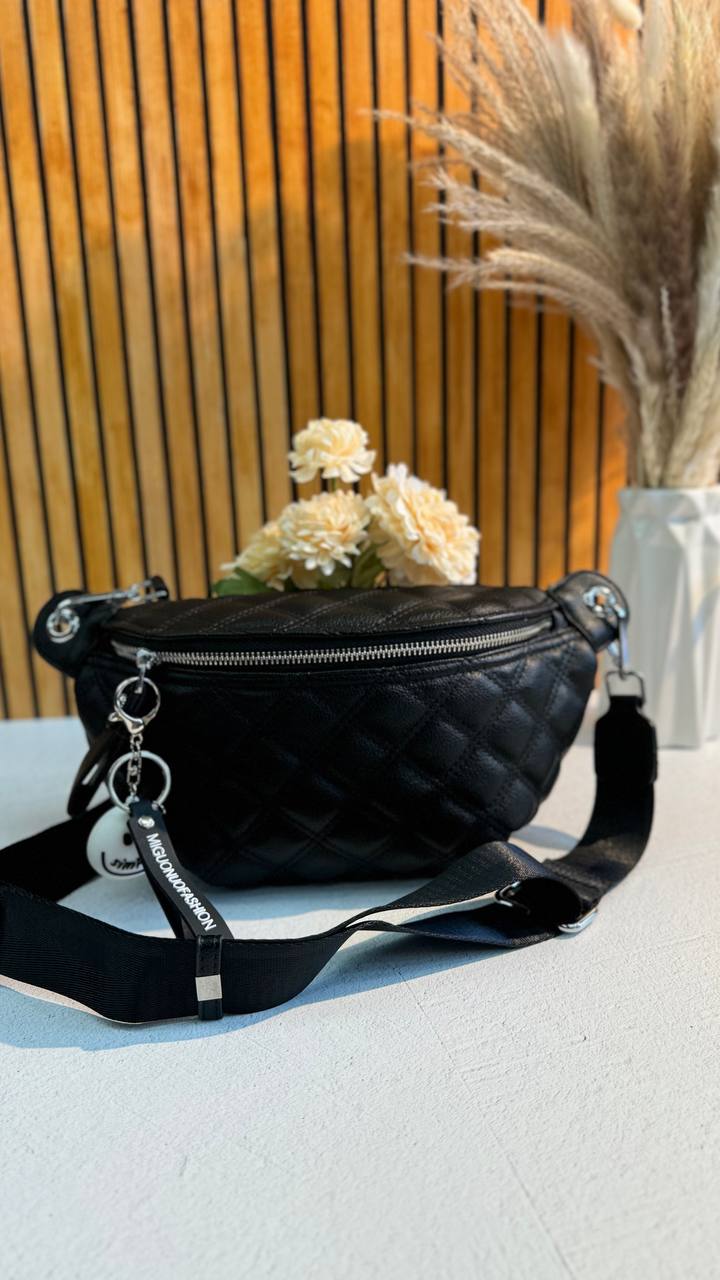 “Urban Luxe: Elegant Leather Crossbody Bag for the Stylish and Active”