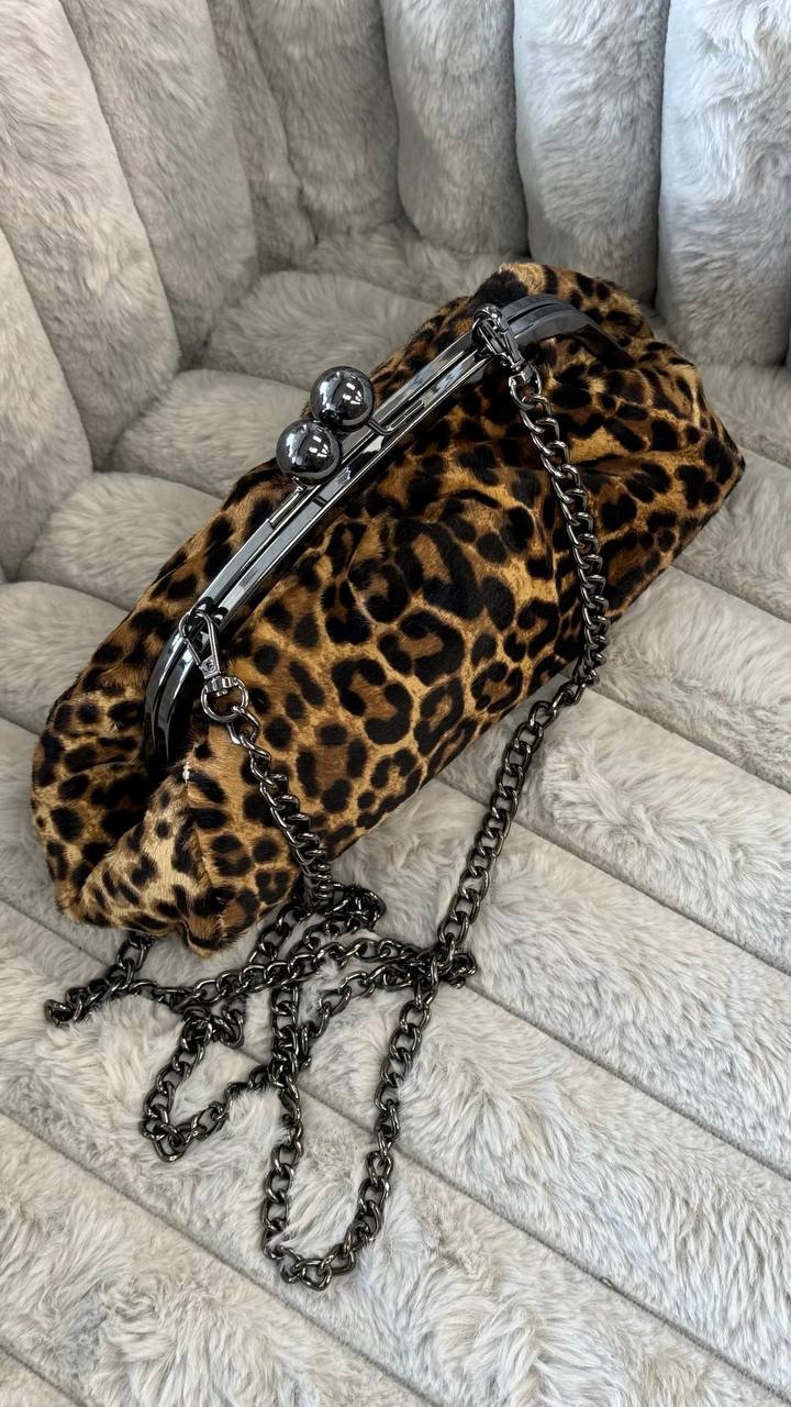 Wild Elegance – Natural Wool Clutch with Leopard Print