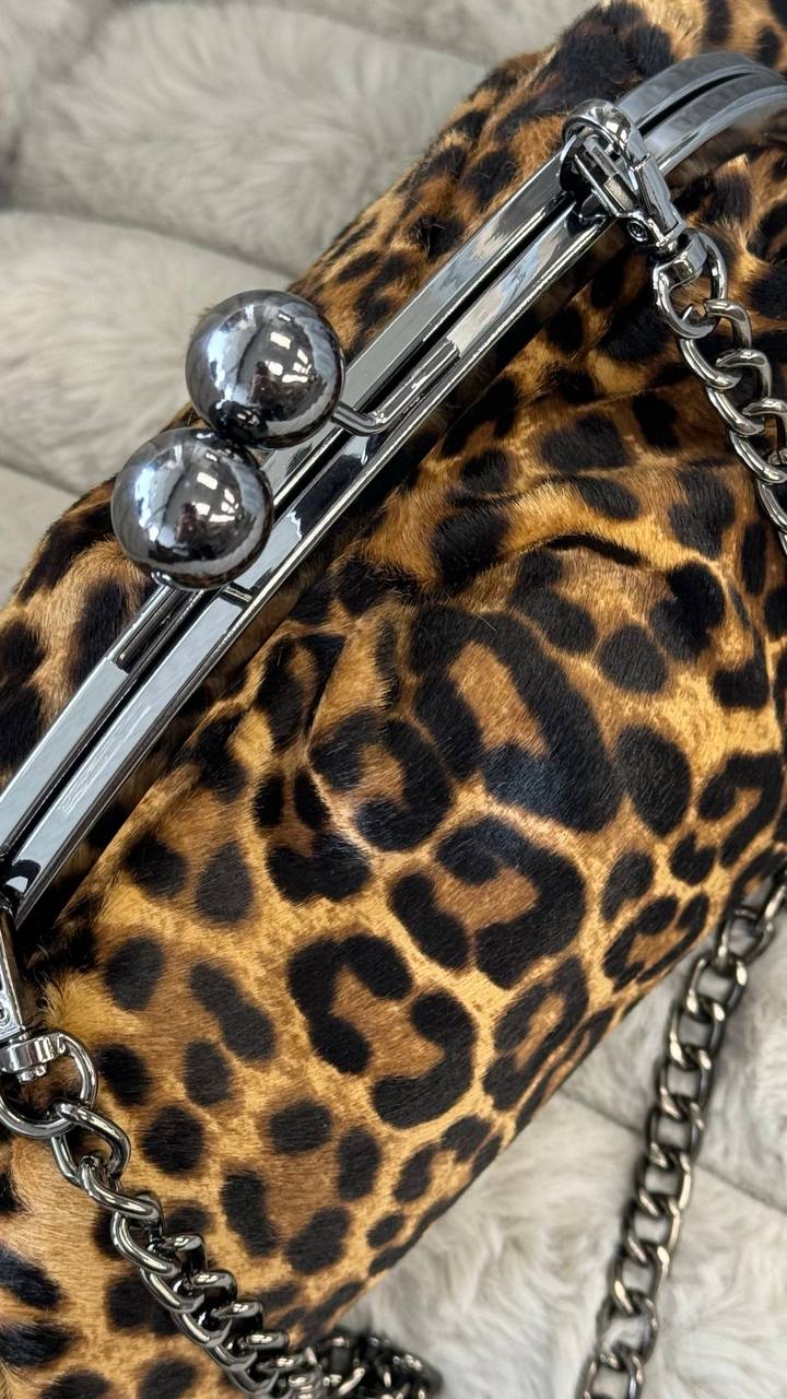 Wild Elegance – Natural Wool Clutch with Leopard Print