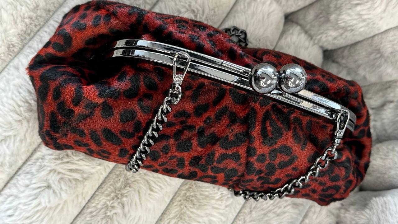 Wild Elegance – Natural Wool Clutch with Leopard Print