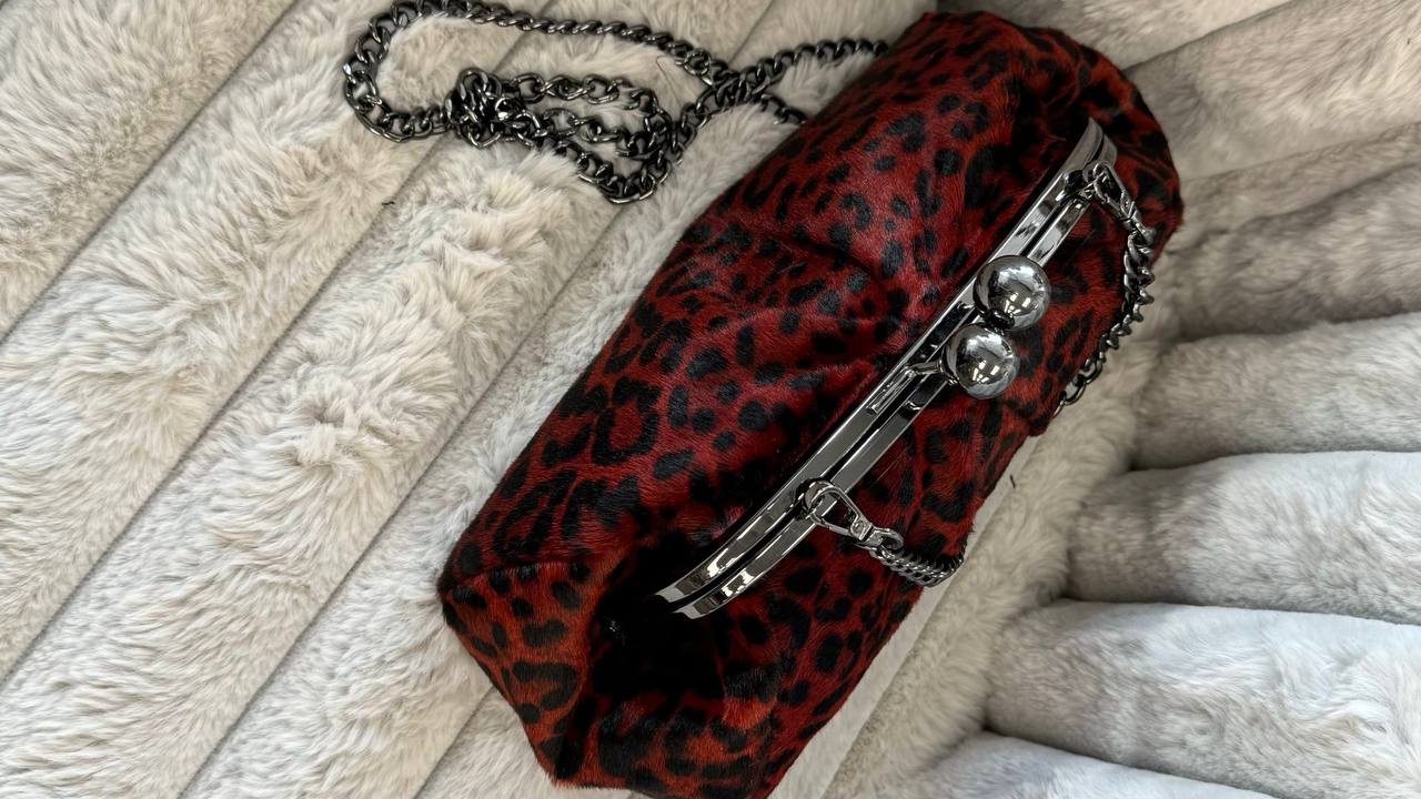 Wild Elegance – Natural Wool Clutch with Leopard Print