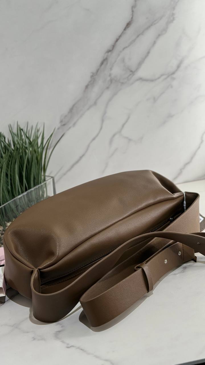 Elegant Leather Bag “Urban Charm”