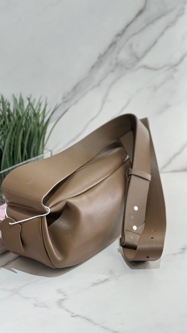 Elegant Leather Bag “Urban Charm”