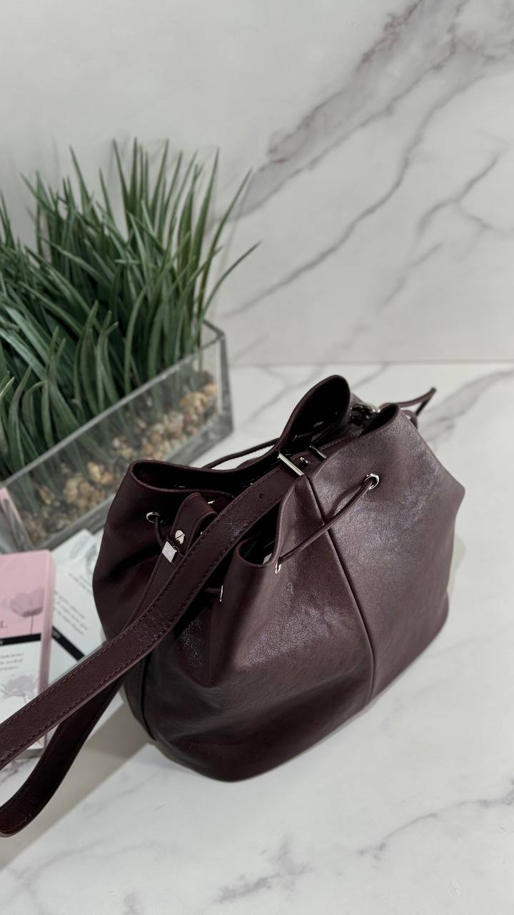 Elegant Allure: Natural Leather Bucket Bag