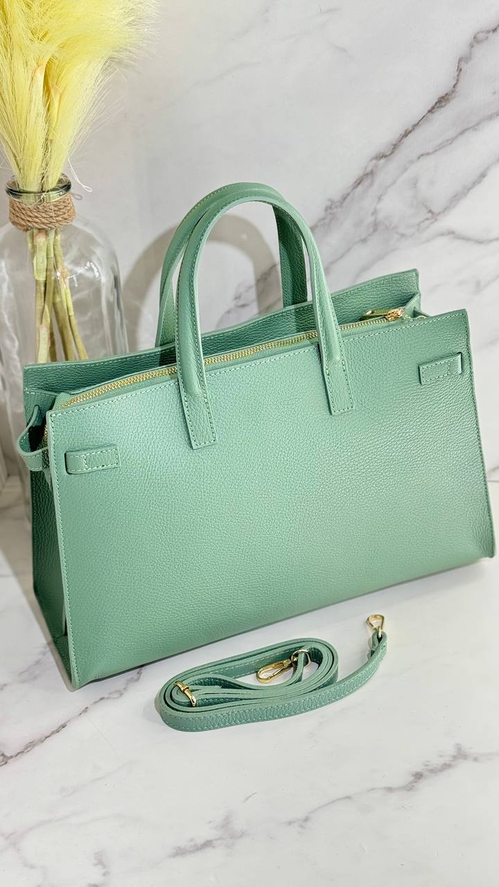 Elegant Leather Bag for Businesswomen – Italian Quality and Style