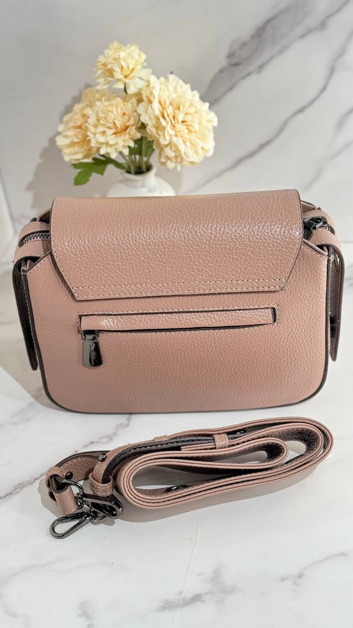 Urban Chic Crossbody: Compact Luxury with Timeless Design