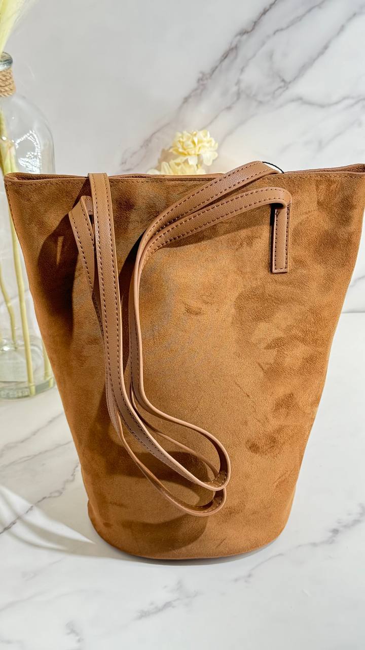 Elegant Barrel Bag in Genuine Leather and Suede