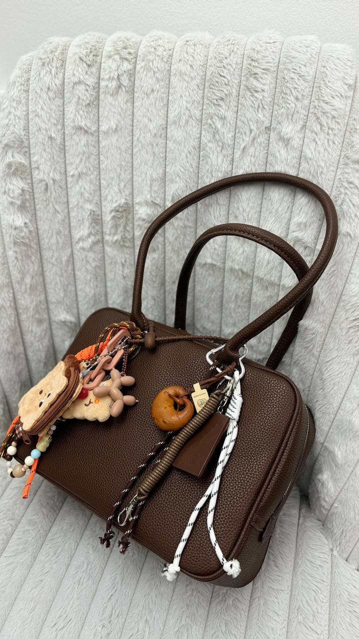 Elite Luxe Charm – Handbag with Premium Leather Embellishments