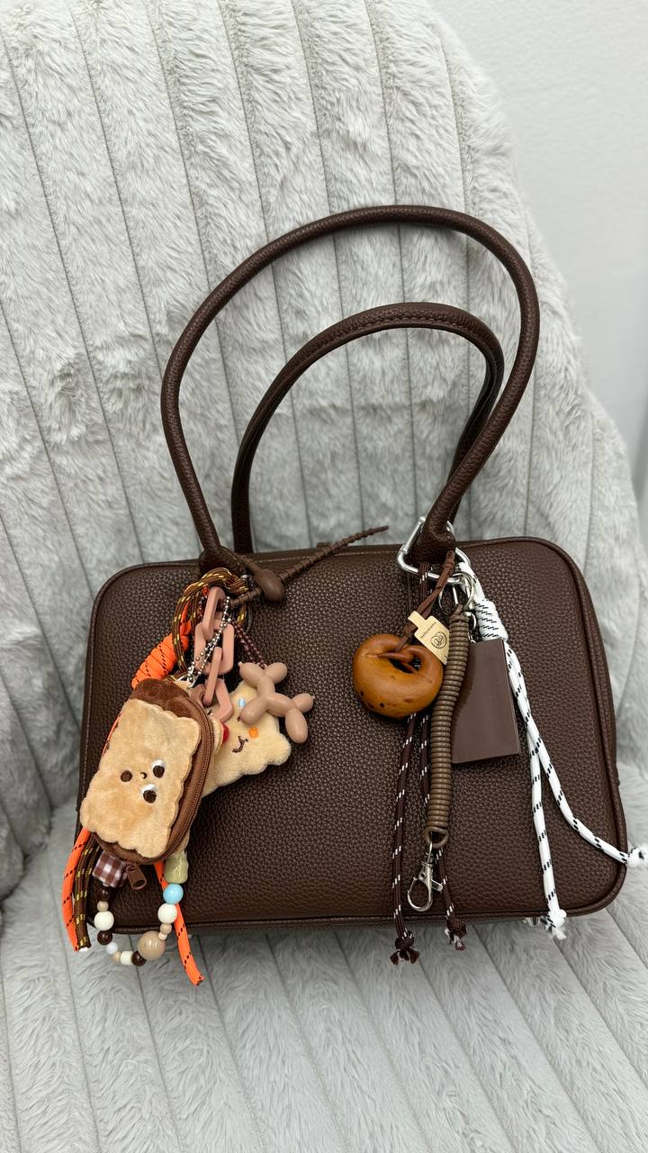 Elite Luxe Charm – Handbag with Premium Leather Embellishments