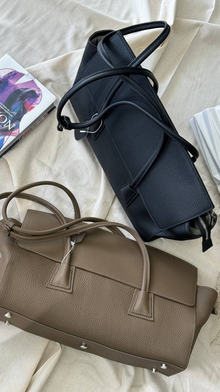 Prestige Tote – Elegance in Every Detail