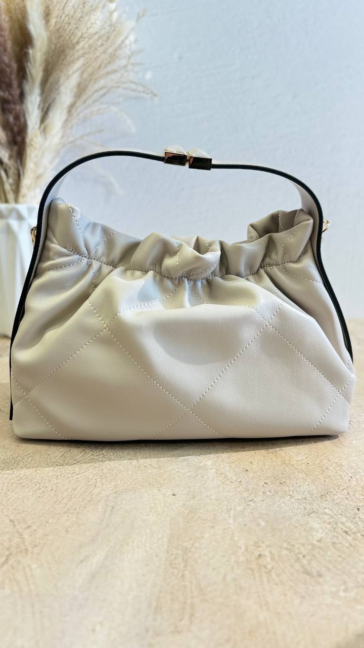Luxe Élégance – The Icon of Style in a Leather Interpretation